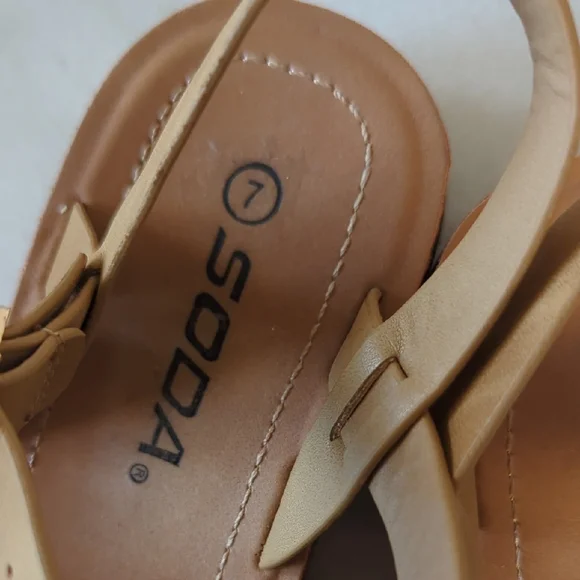 Soda Camel Sandals Size 7 - Picture 2 of 9